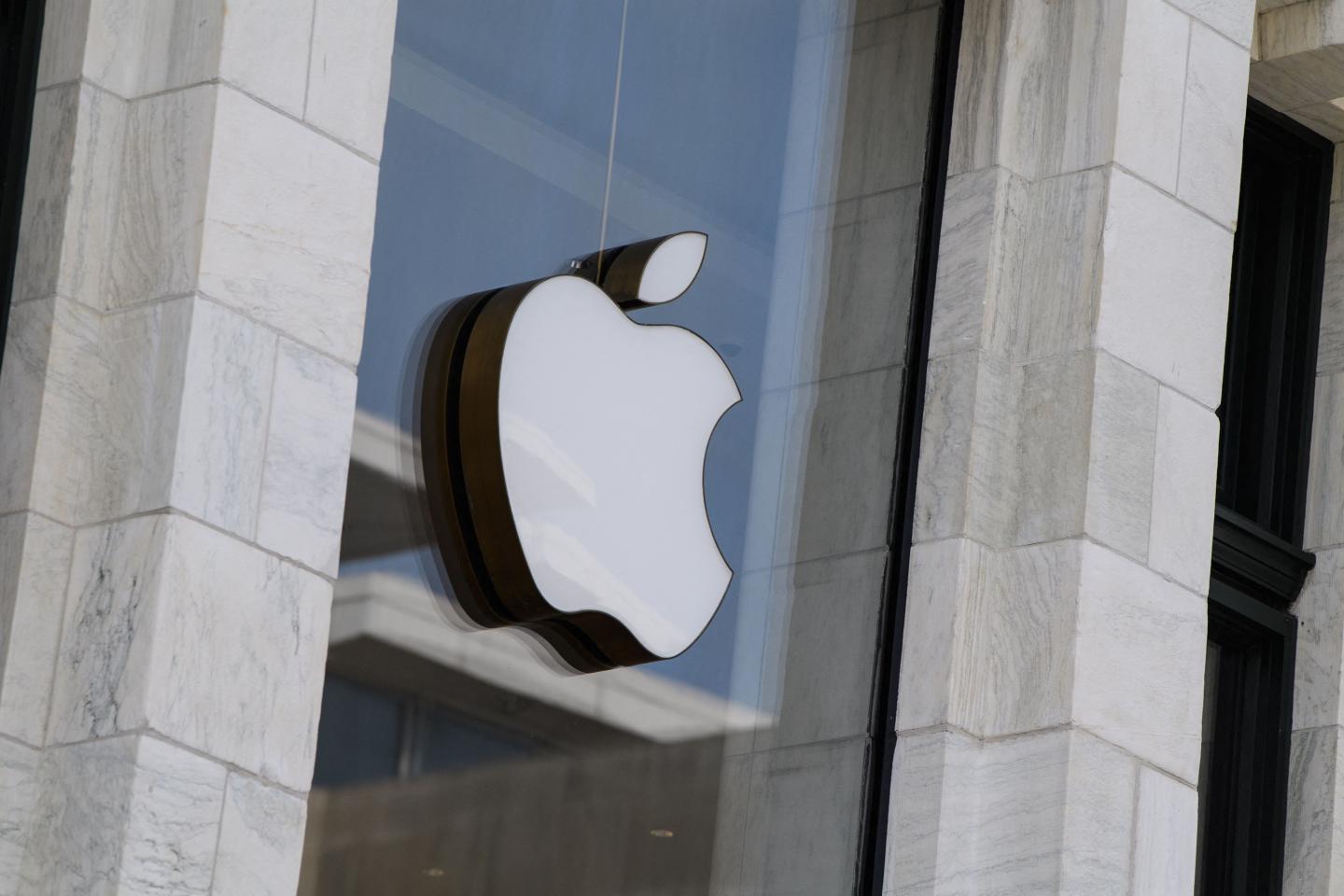 Apple unveils new Apple Watch with larger screen