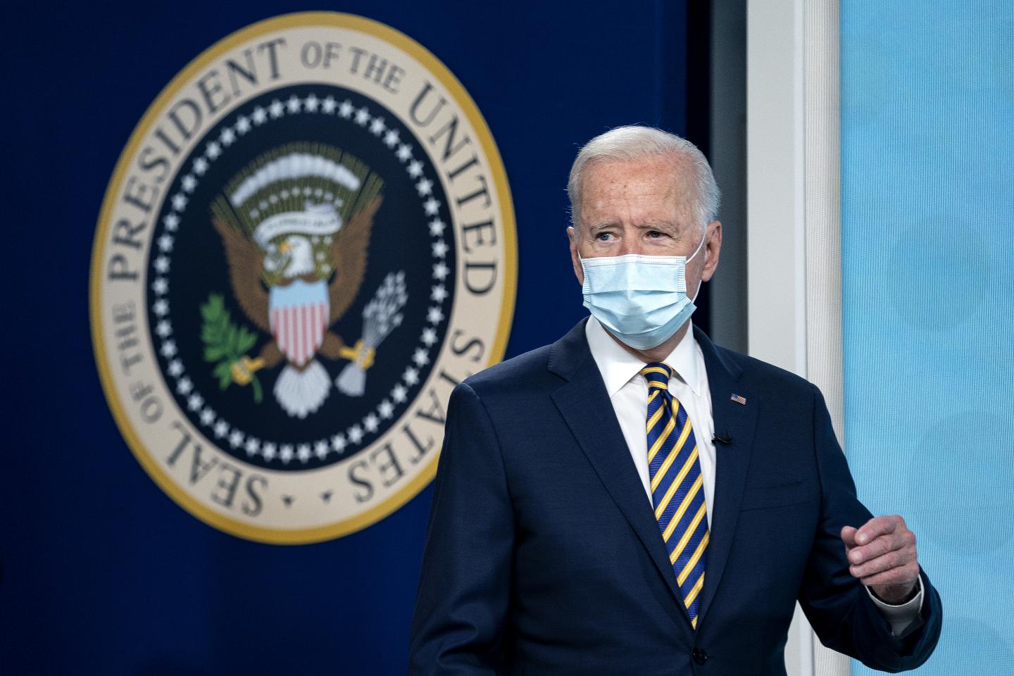 U.S. to ease travel restrictions for fully  vaccinated foreigners
