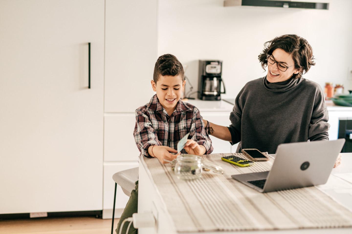 How to give students and families the keys to a better financial future