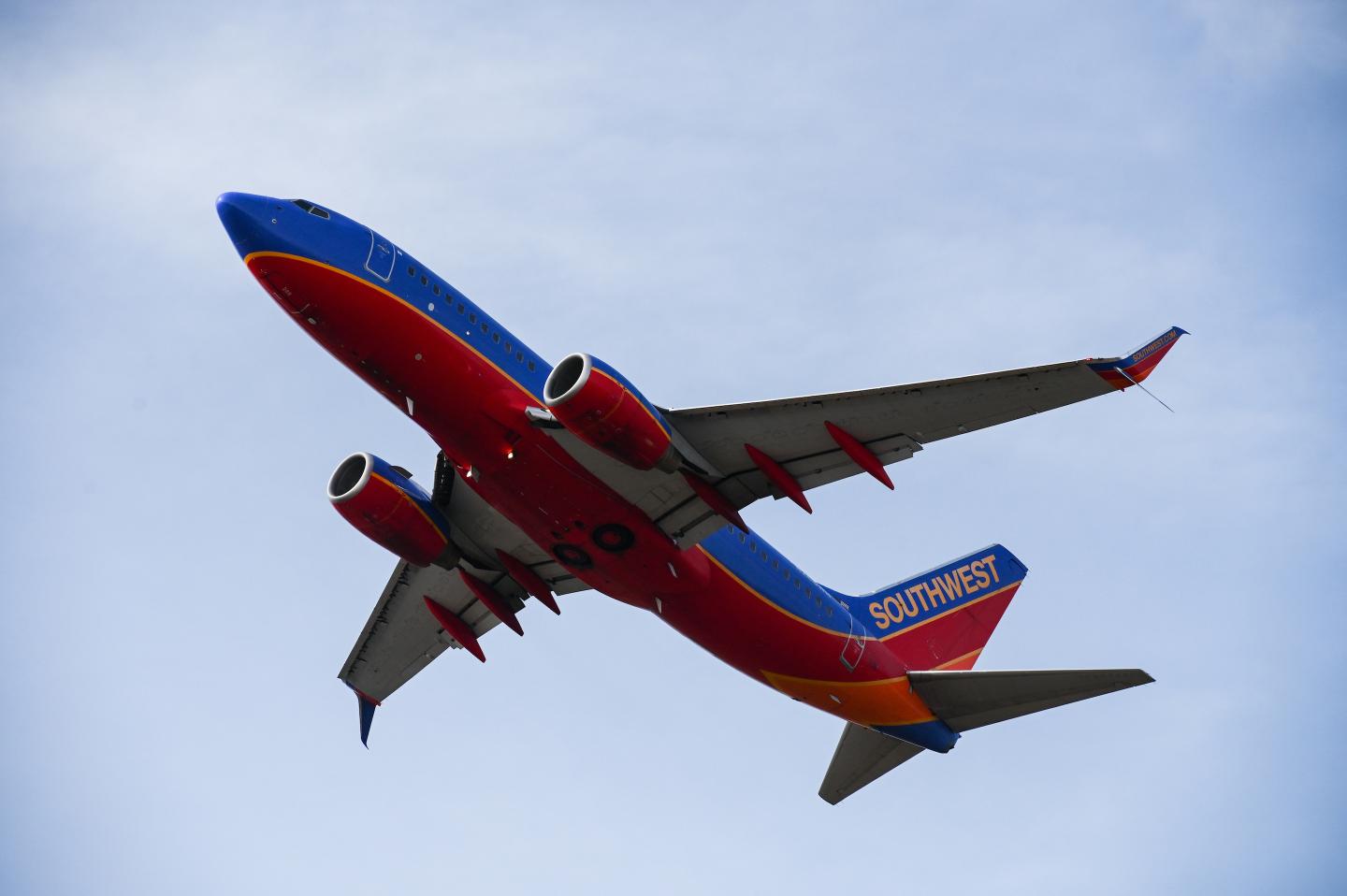 Southwest Airlines gives vaccinated employees two extra days of pay
