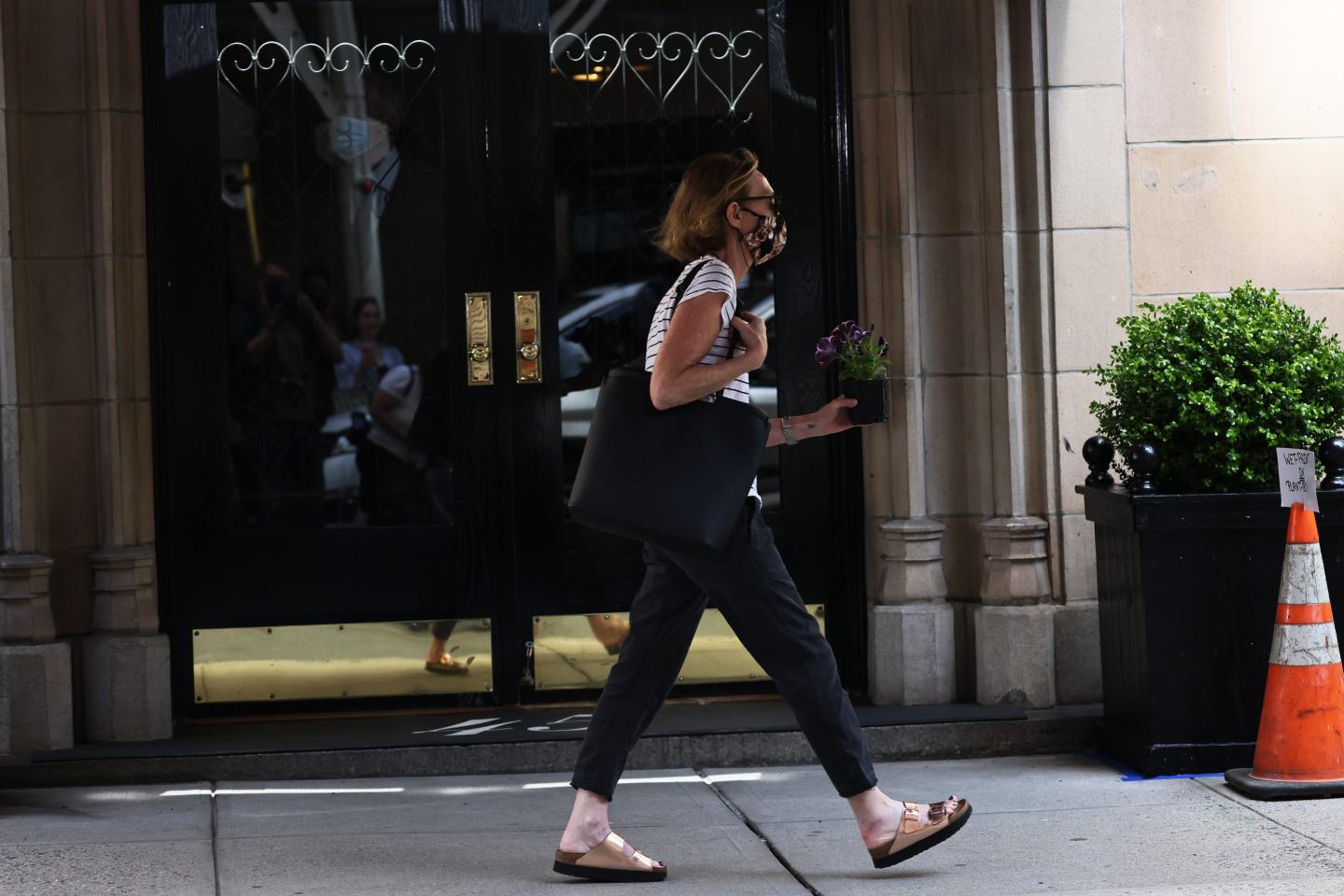 Federal Investigators Execute Search Warrant On Rudy Giuliani's NYC Apartment
