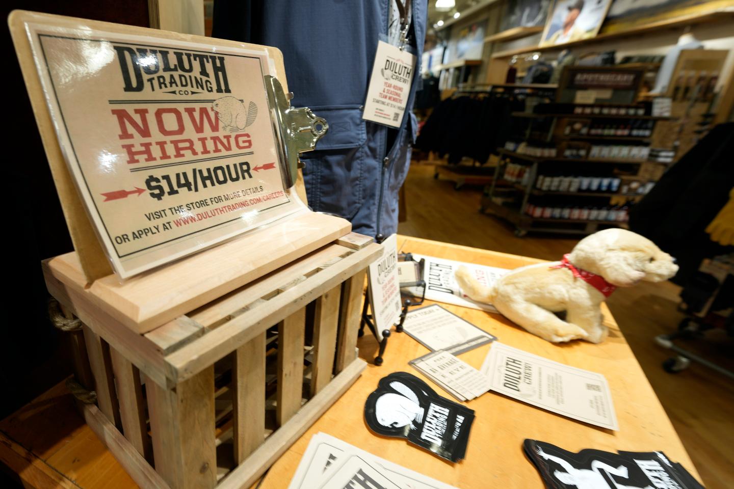 Unemployment claims fall to a pandemic low 293,000
