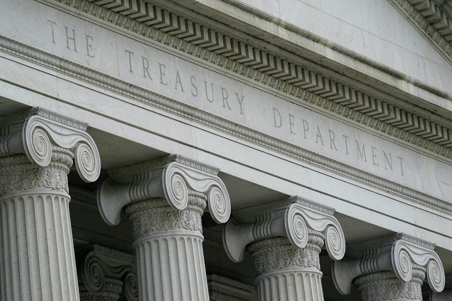 U.S. budget deficit hits $2.77 trillion in 2021
