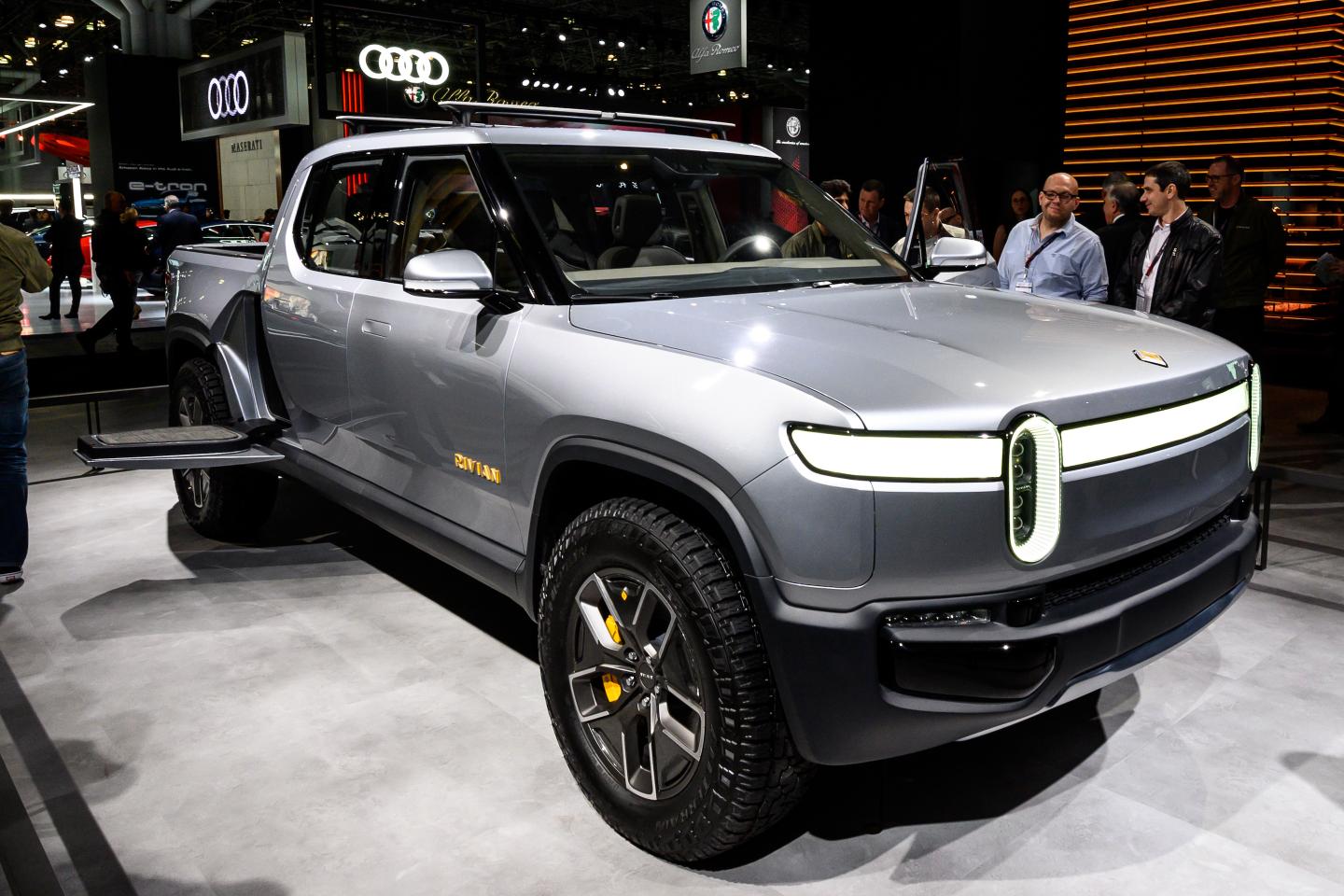 Amazon discloses 20% stake in electric vehicle maker Rivian ahead of IPO