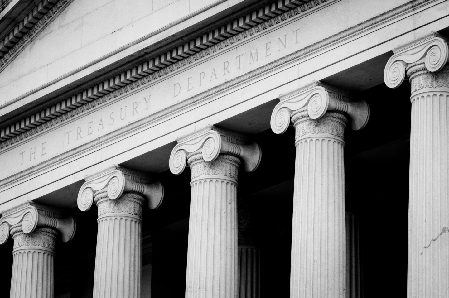 A detail view of the Treasury Department´s facade.