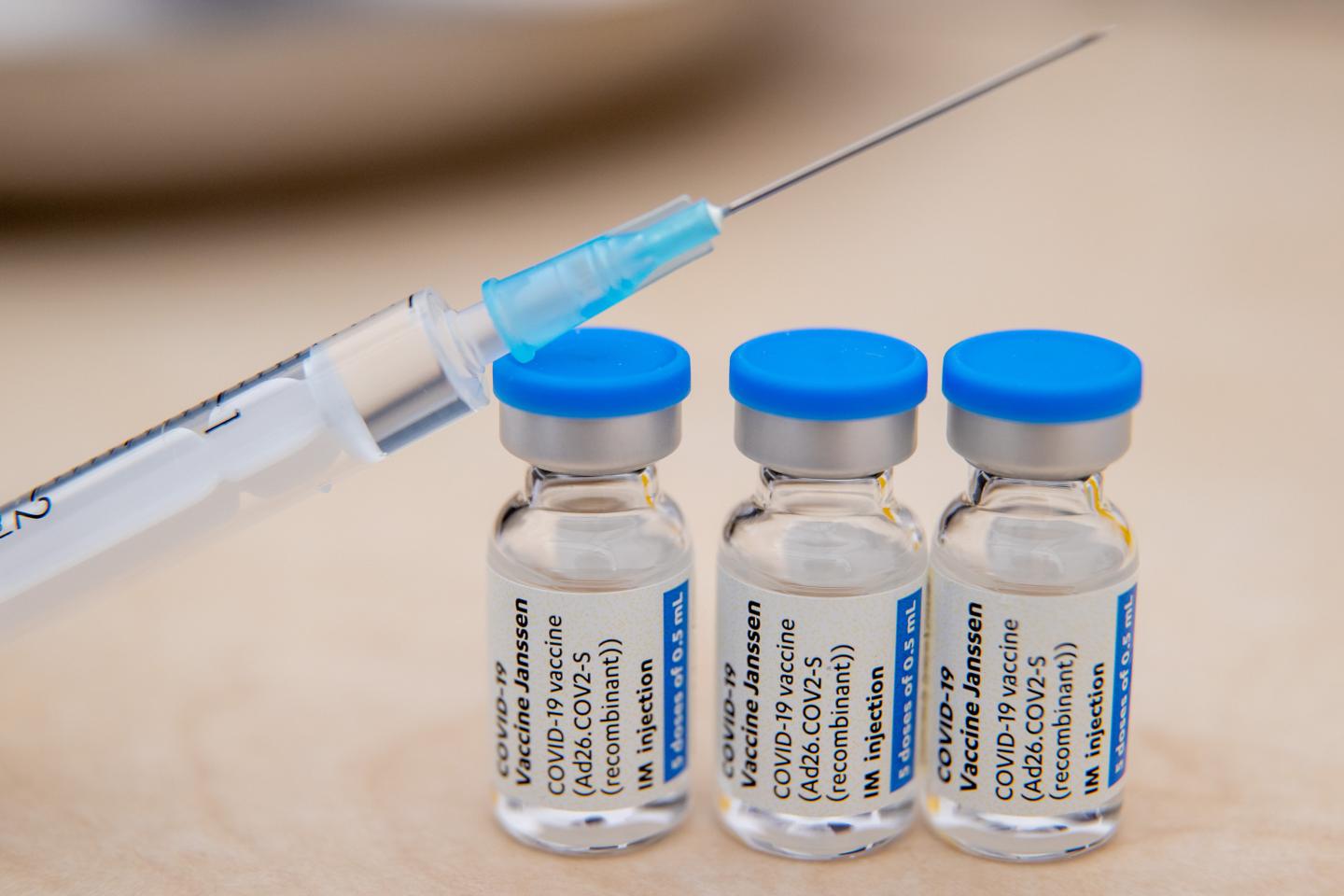 FDA advisors unanimously back Johnson & Johnson COVID boosters for people 18 and older