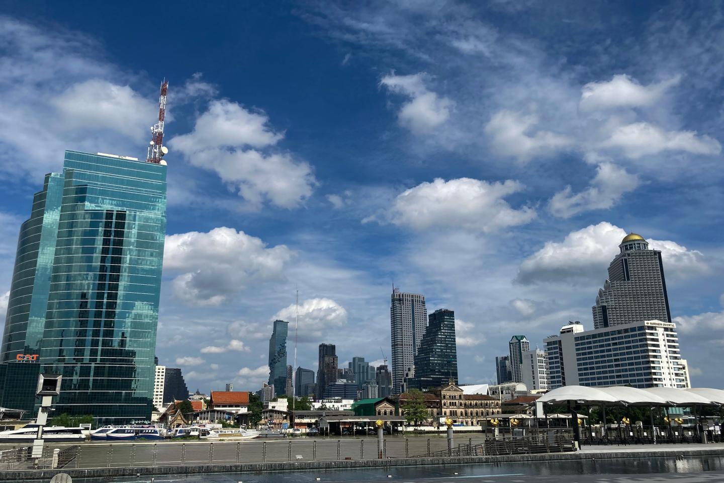 Thailand to ease travel restrictions for vaccinated tourists