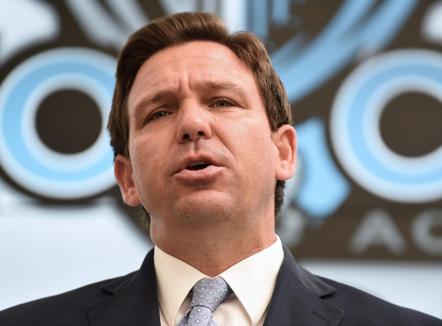 Florida Gov. DeSantis offers $5,000 bonus to lure anti-vax police from out of state