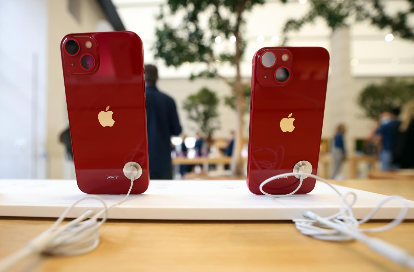 Amazon and Apple show it’s a bad time to be in the business of ‘stuff’