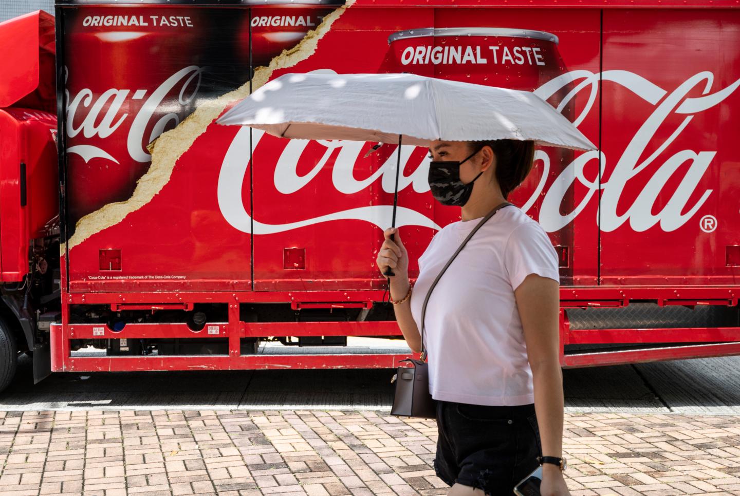 Coca-Cola is giving employees $2,000 to comply with vaccine mandate
