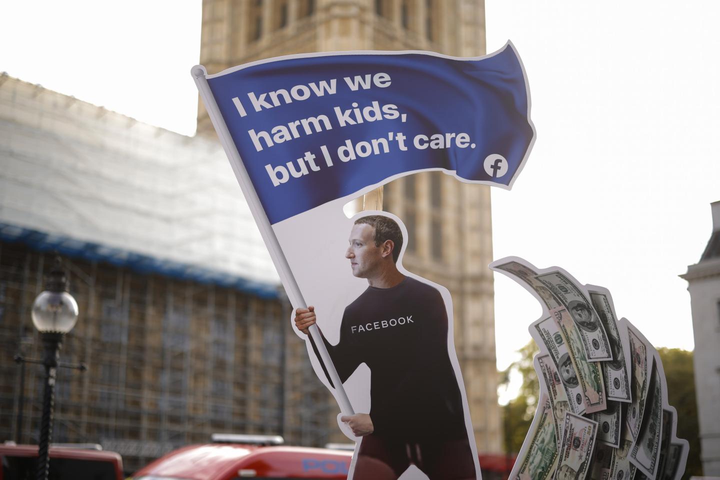 Facebook kept investors in the dark as it fretted about an exodus of teens to Snapchat and TikTok