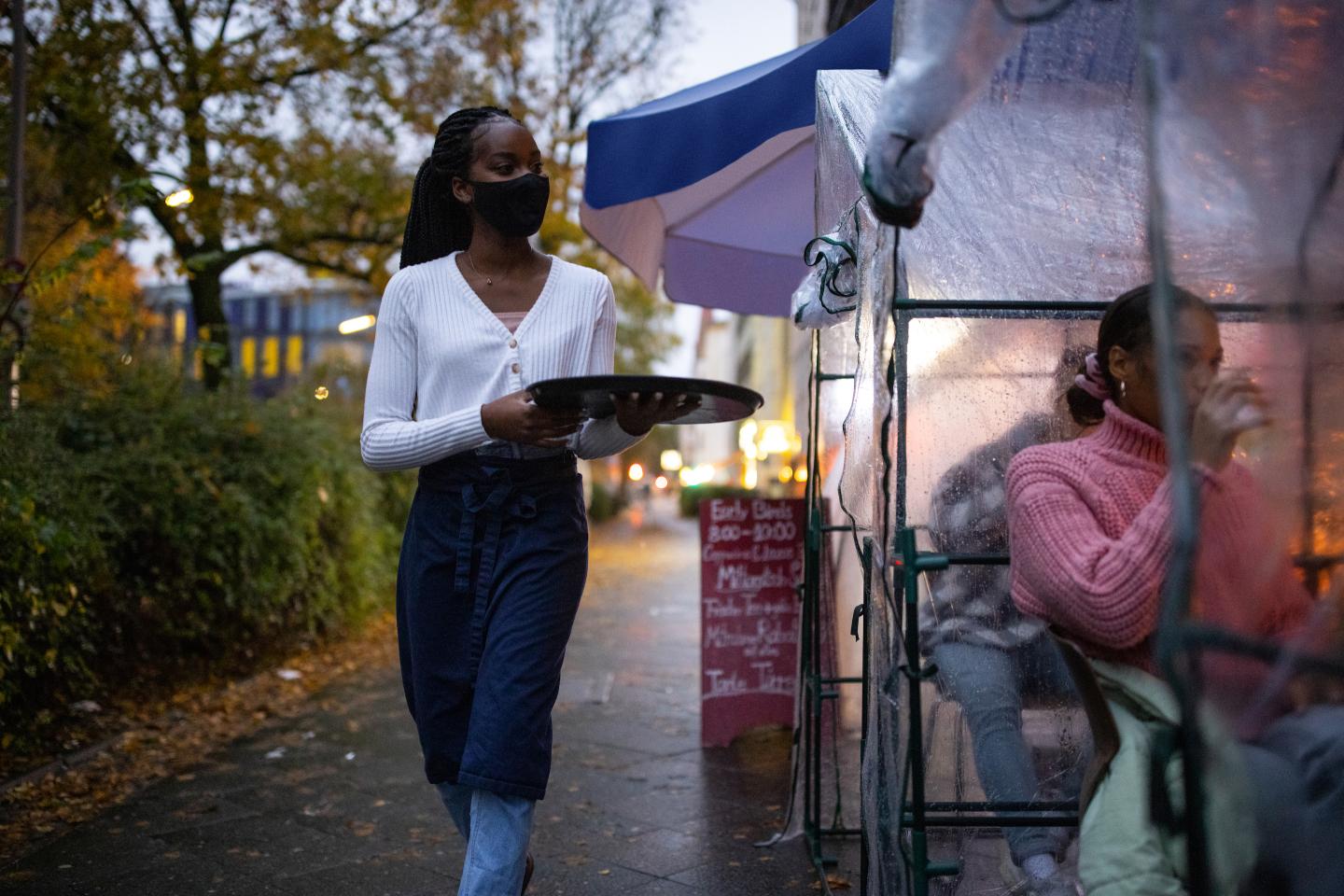 How a law on shift scheduling in advance helps women workers in Seattle