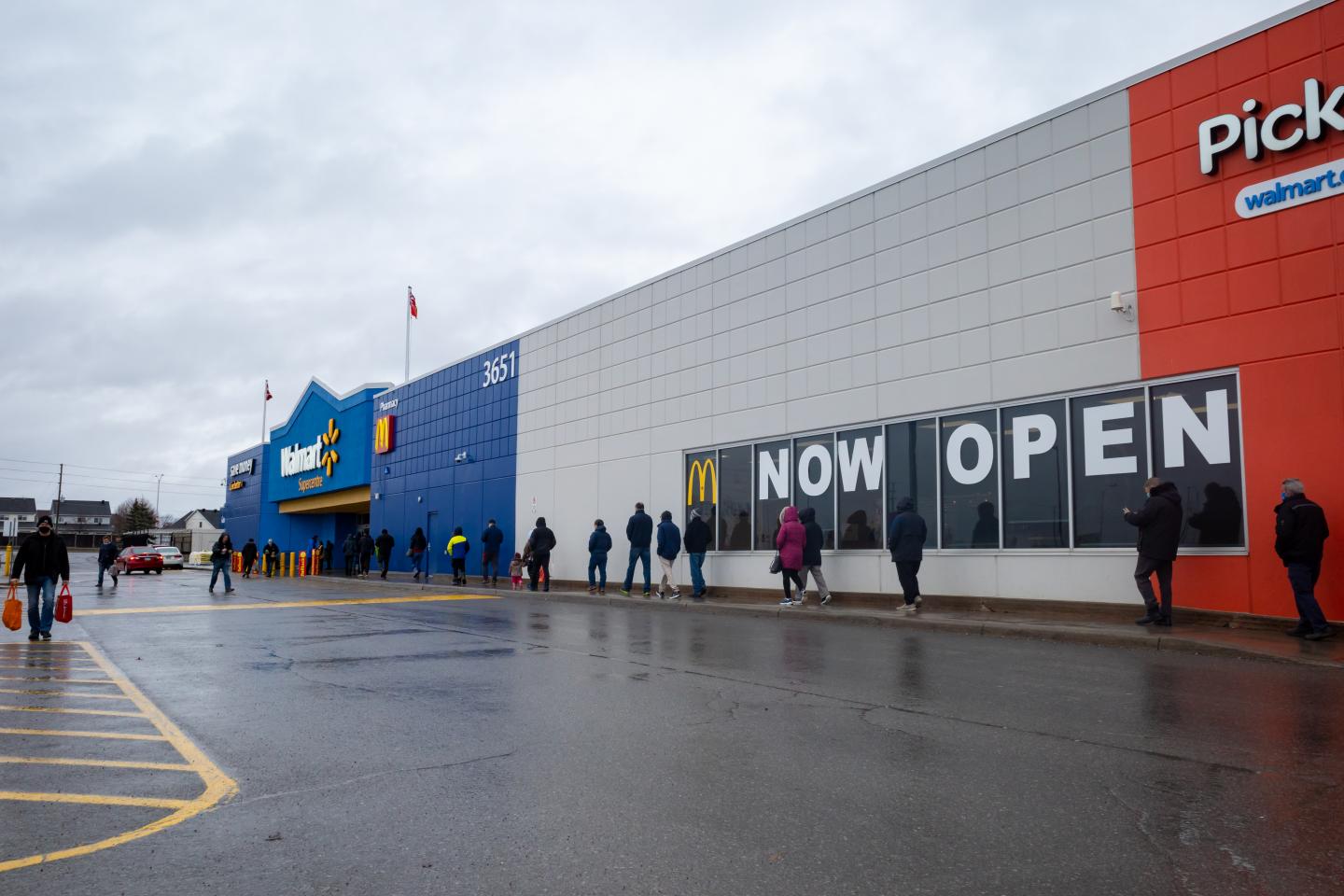 Retailers are gearing up for a red-hot holiday season despite supply-chain hysteria