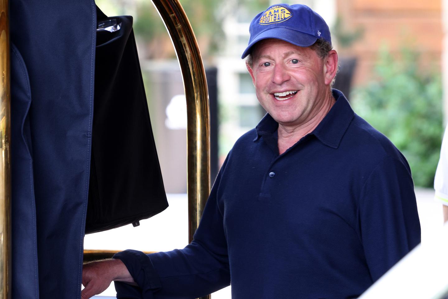 Activision CEO Bobby Kotick cuts his salary to $62,500, California’s state minimum
