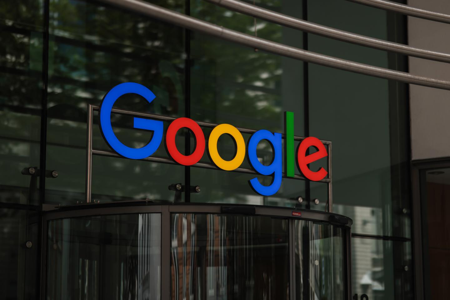 Google growth overshadowed by slower YouTube and cloud results