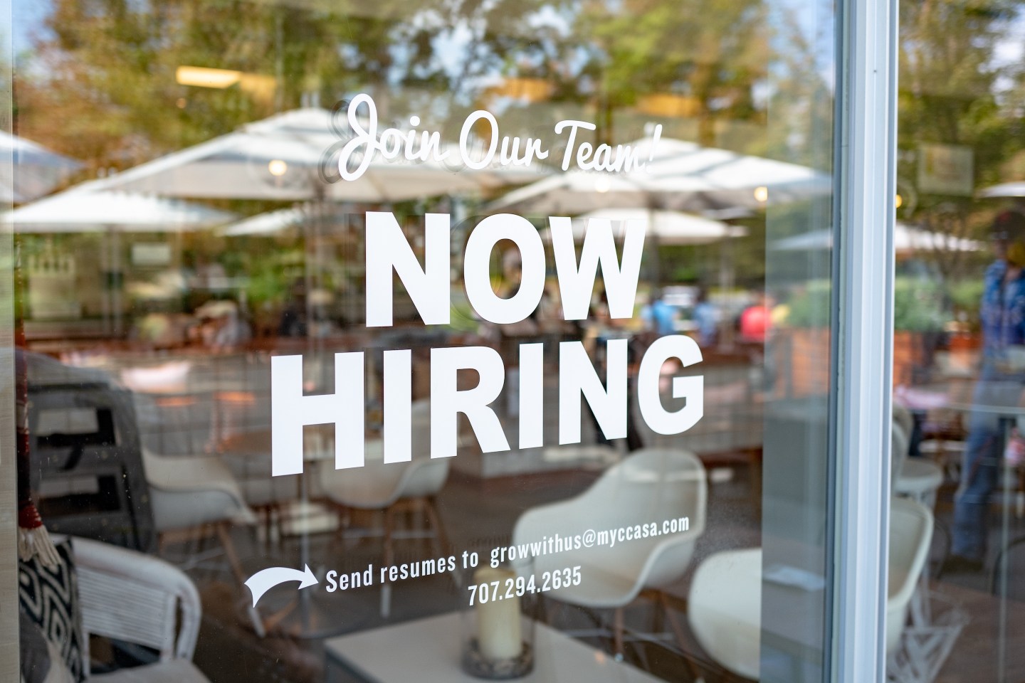 Unemployment claims fall for a third straight week to 290,000