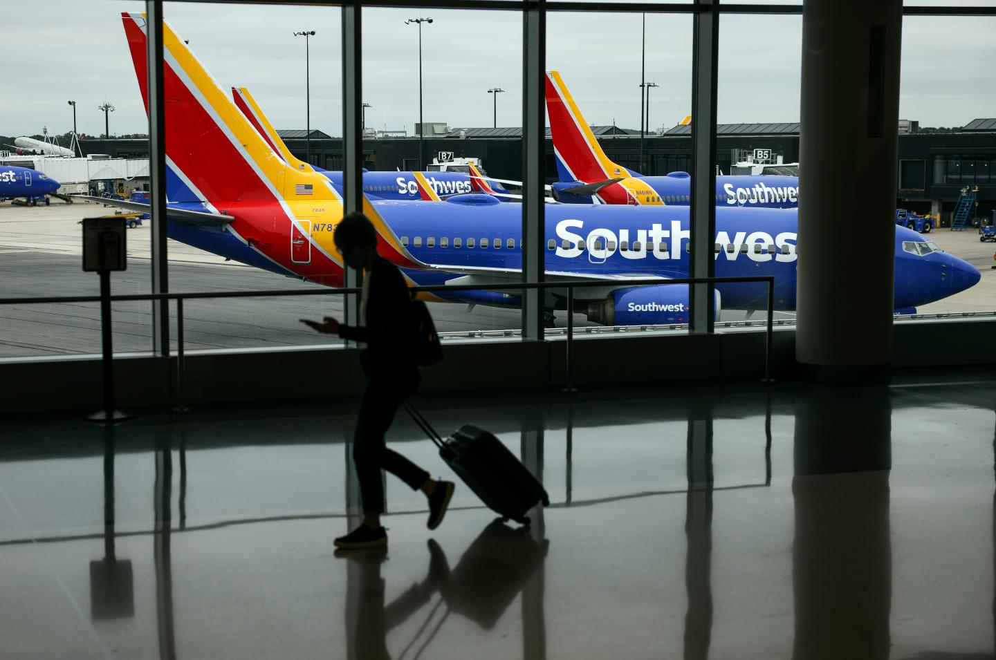 Southwest says surge of flight cancelations had nothing to do with vaccinations