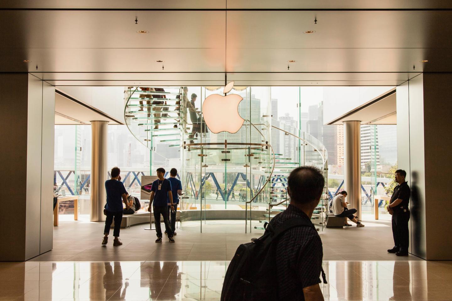 Apple removes popular religious apps in China