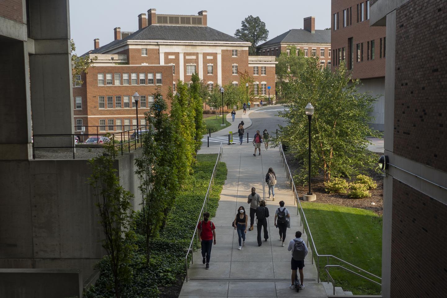 MBA programs have record high female enrollment this year—but it’s still only 41%