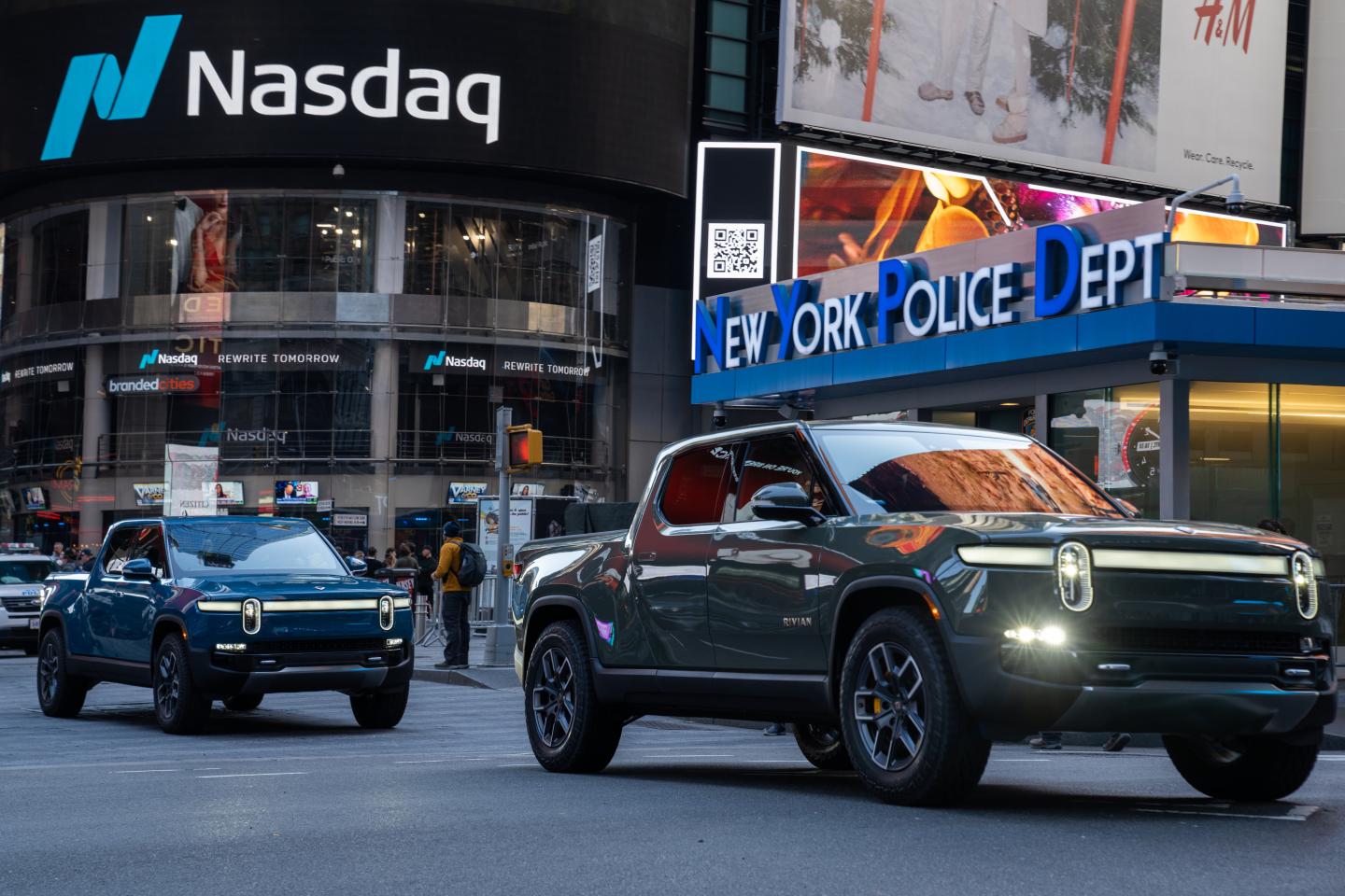 Electric car upstarts sizzle