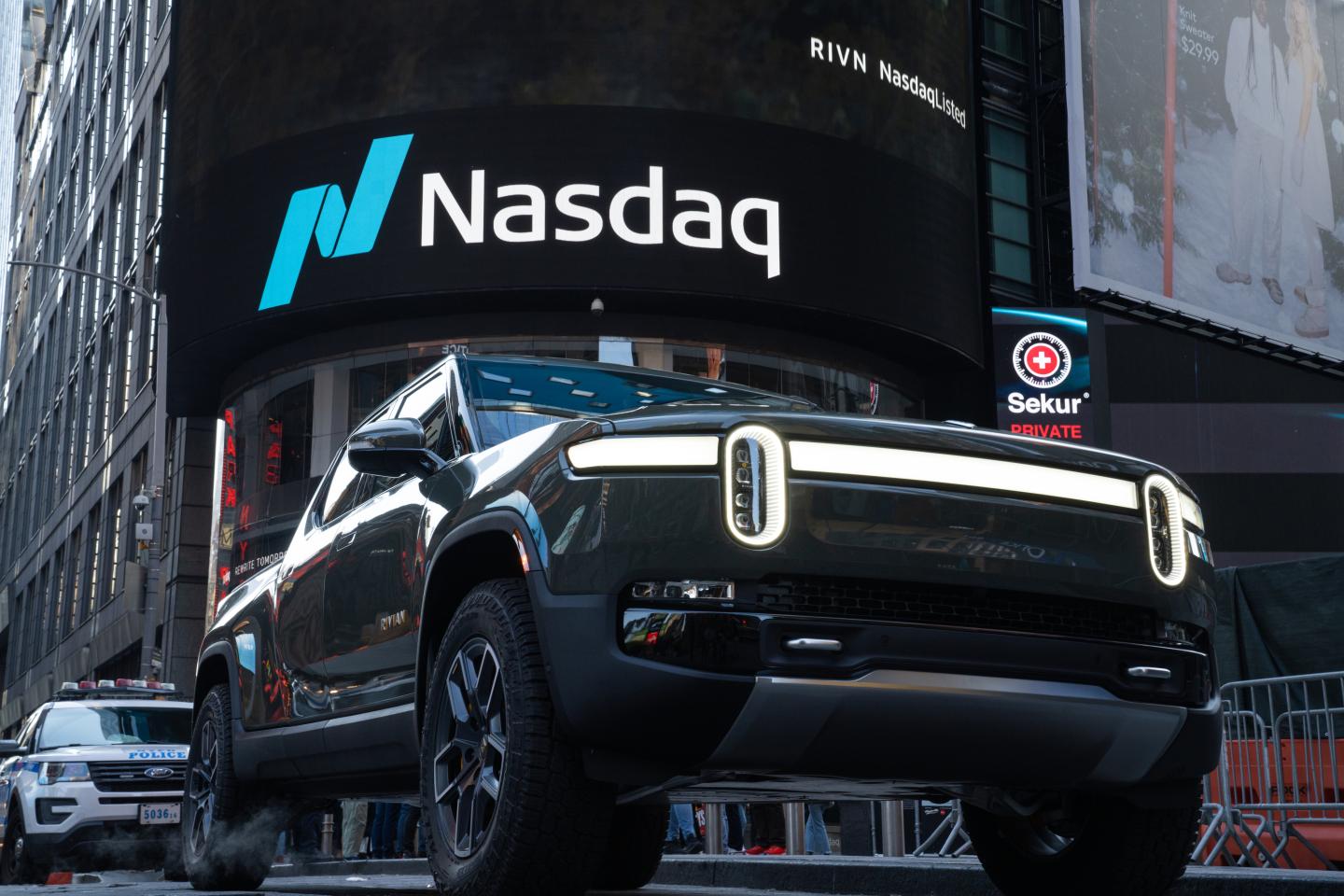 As investors flock to Rivian, GM says it ‘won’t cede leadership position to anyone’