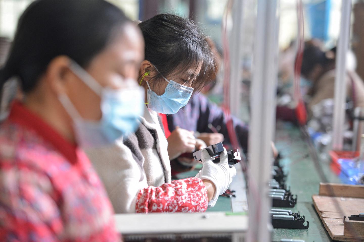 CHINA-ECONOMY-pmi-omicron
