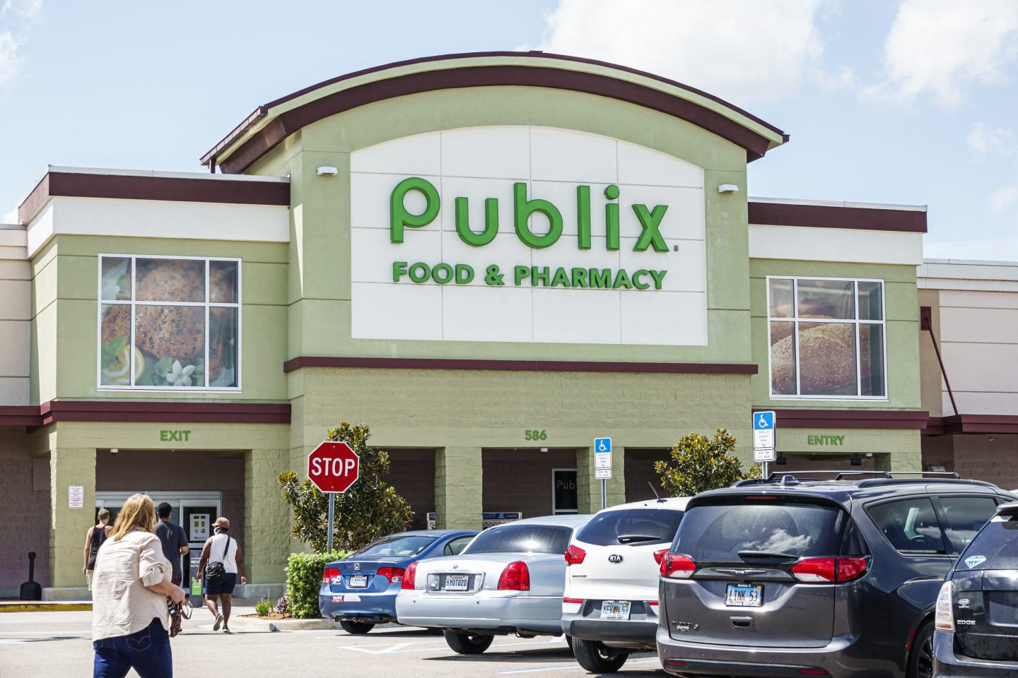 Publix puts purchase caps on cranberry sauce, gravy and pie filling as the supply chain crisis hits Thanksgiving dinner