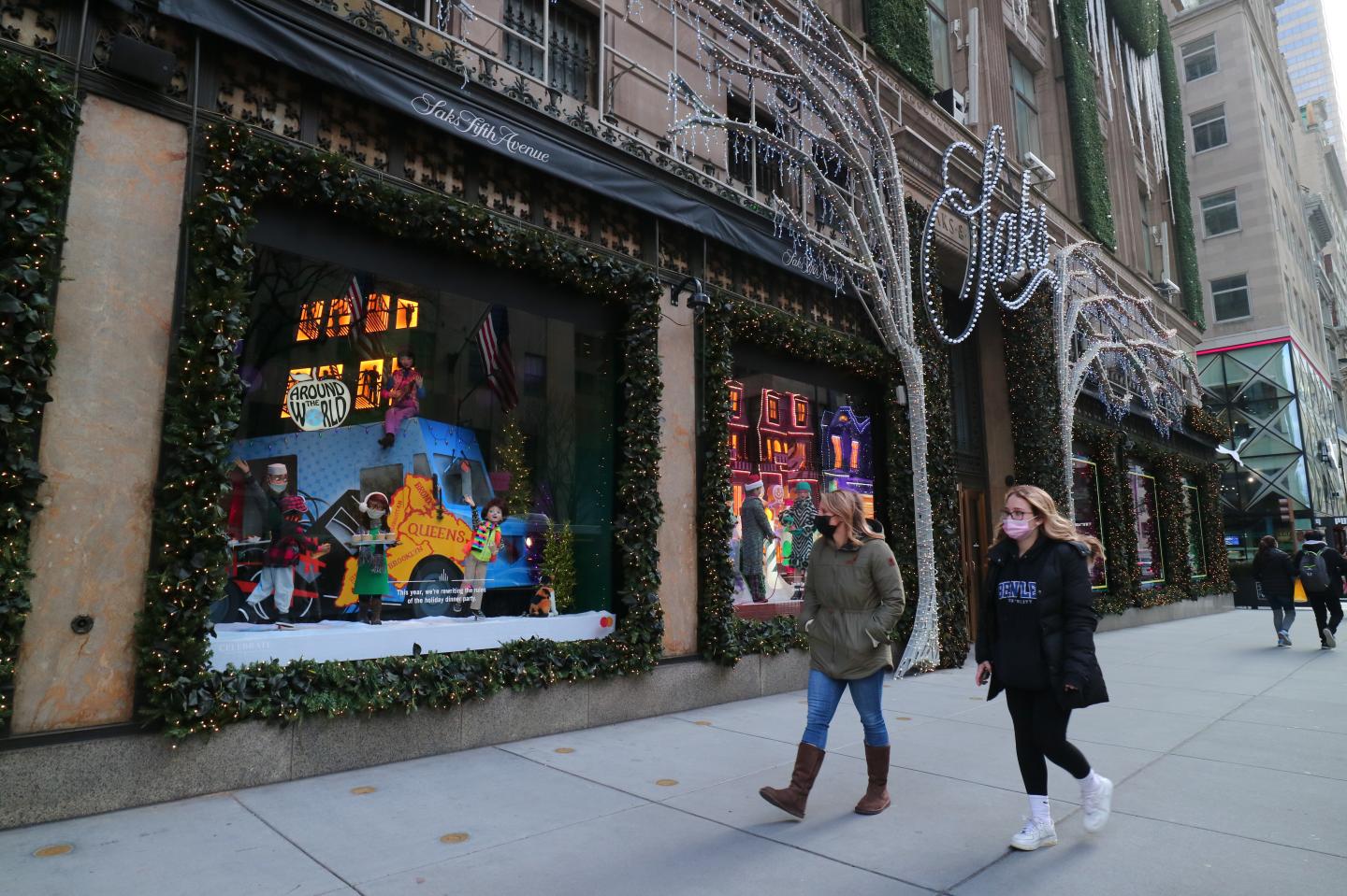 Saks is vastly expanding its e-commerce ahead of a potential IPO