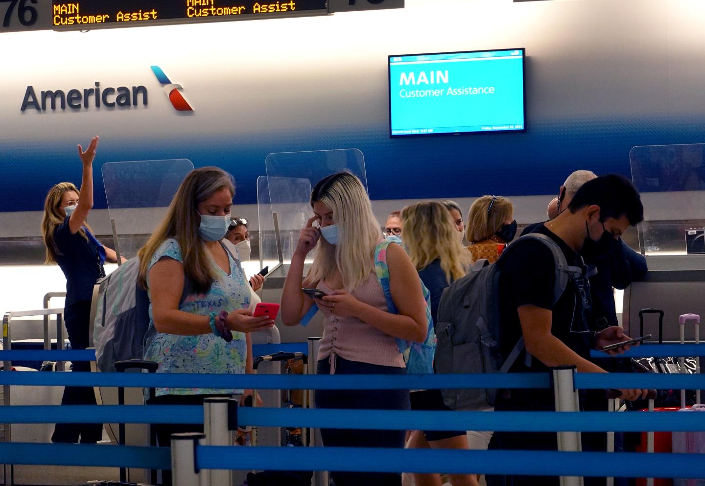 Airlines are scrambling to prepare for the busiest day of travel since covid amid labor shortages and flight cancellations