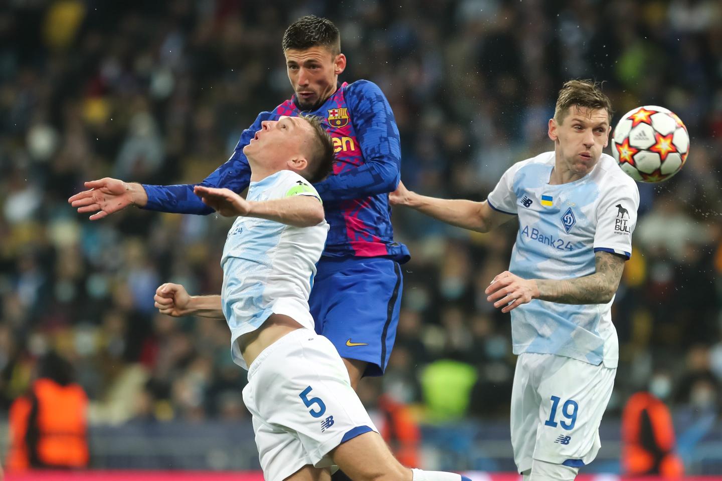 Sergiy Sydorchuk of Dinamo Kiev and Clement Lenglet of FC Barcelona compete for the headed ball during the Group E - UEFA Champions League match between Dinamo Kiev and FC Barcelona at the NSC Olimpiyskiy