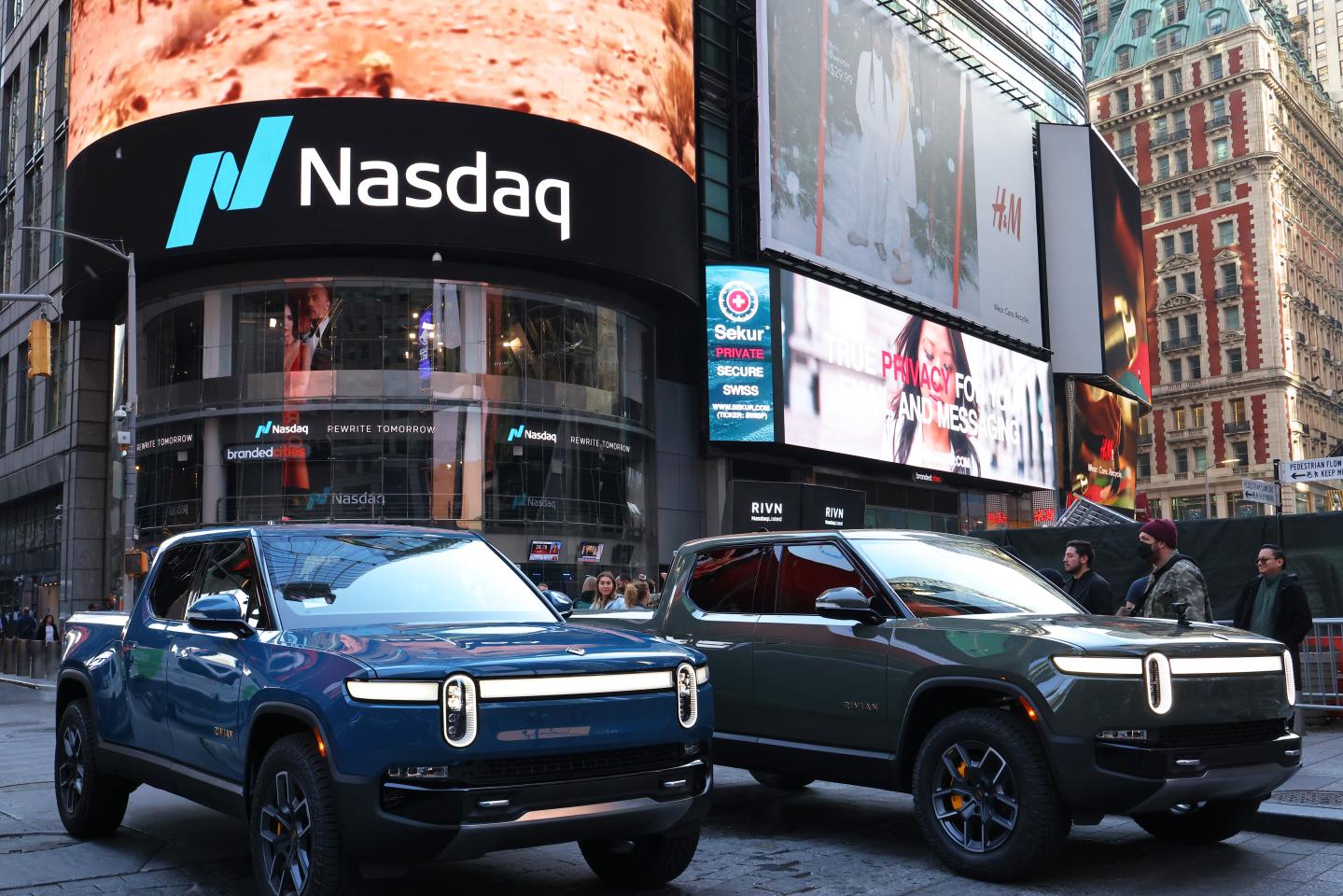 The streaking stocks of the new Big Three—Tesla, Rivian and Lucid—challenge the laws of market physics. Or do they?