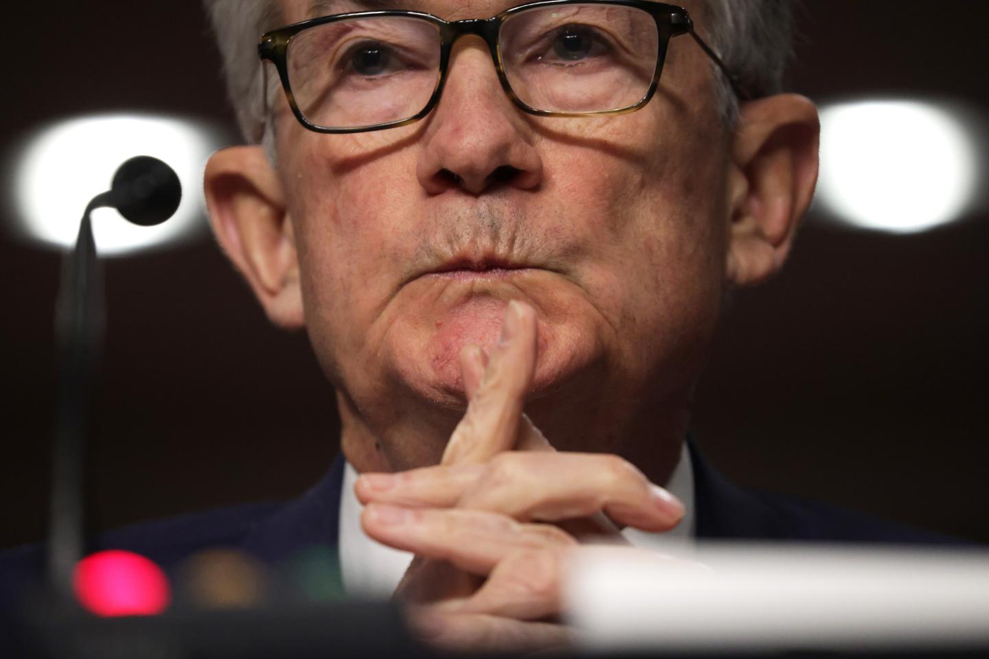 Stocks plunge as Fed indicates it could accelerate tapering amid Omicron fears