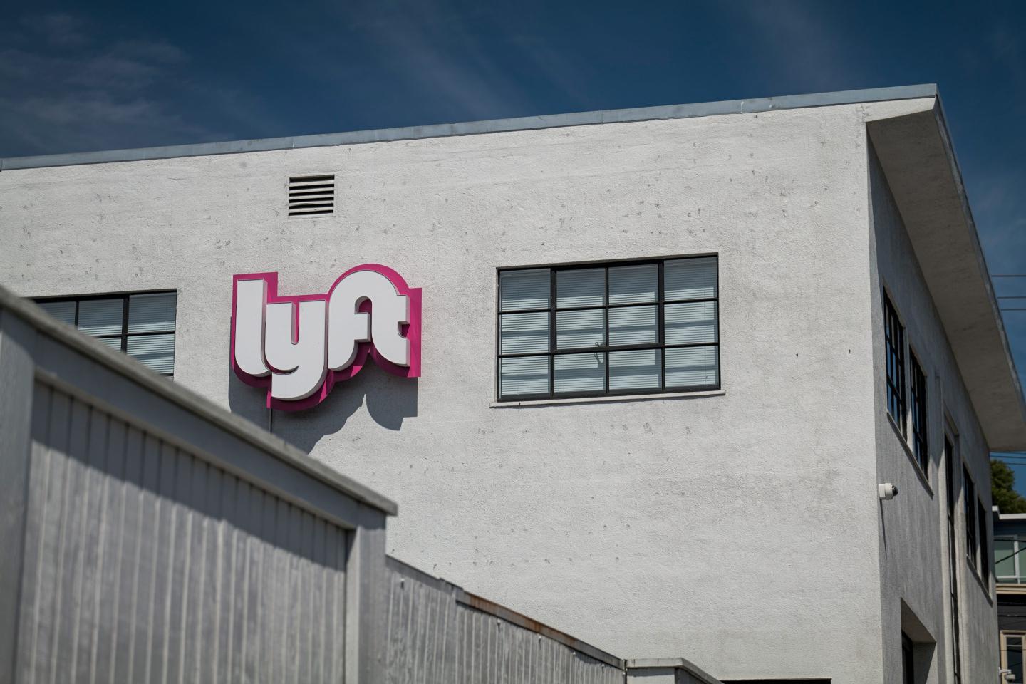 Lyft will allow employees to work from home for all of 2022 as the new Omicron variant contributes ‘to some uncertainty’