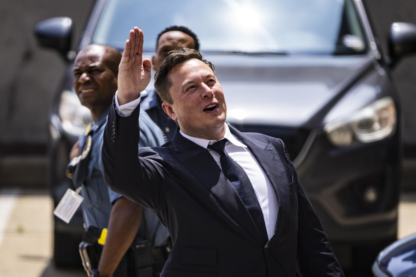 Elon Musk has now sold more than $10 billion in Tesla stock, part of a record wave of CEOs cashing out