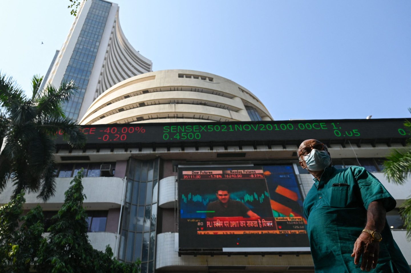A pedestrian walks past the Bombay Stock Exchange (BSE) building in Mumbai on November 26, 2021. (Photo by Punit PARANJPE / AFP) (Photo by PUNIT PARANJPE/AFP via Getty Images)