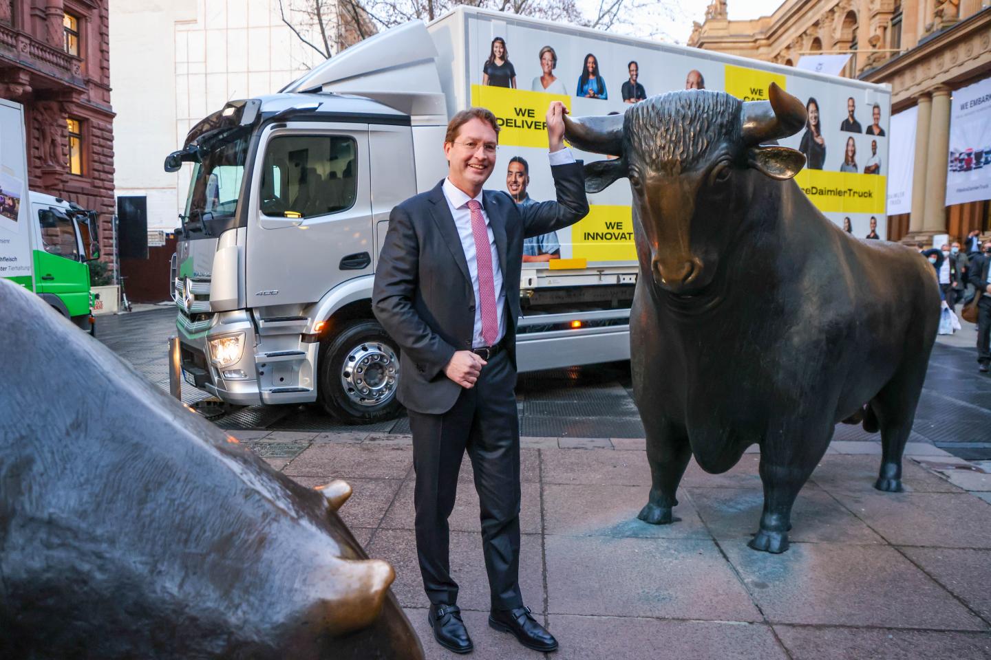 Global stocks and U.S. futures gain as investors look to extend last week’s record-breaking rally