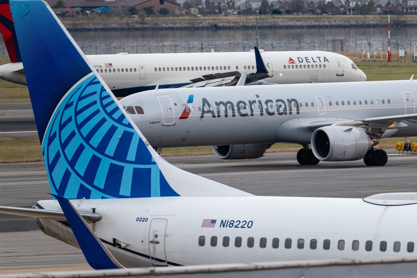 Arline stocks drop amid holiday travel cancellations