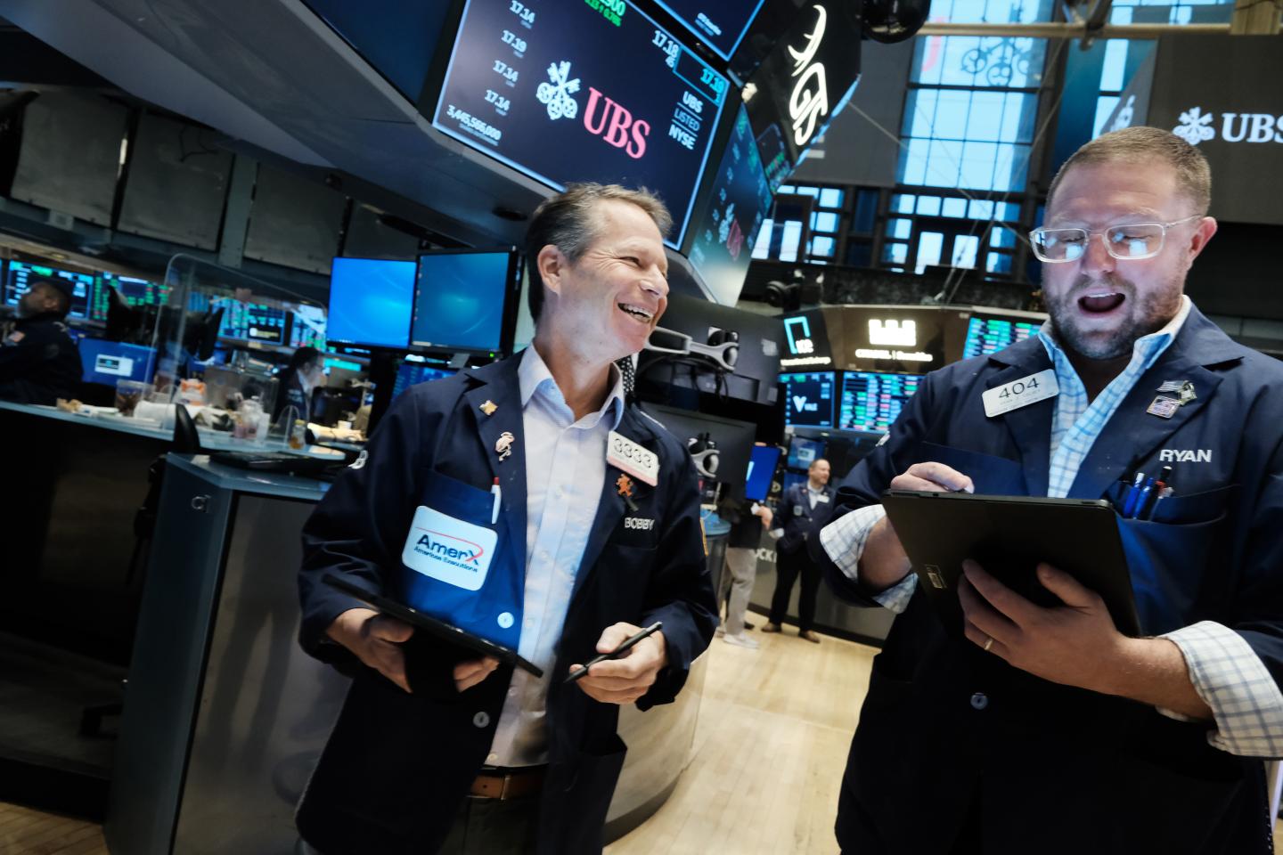 Omicron continues to roil the markets—U.S. futures rise while Bitcoin and global stocks fall