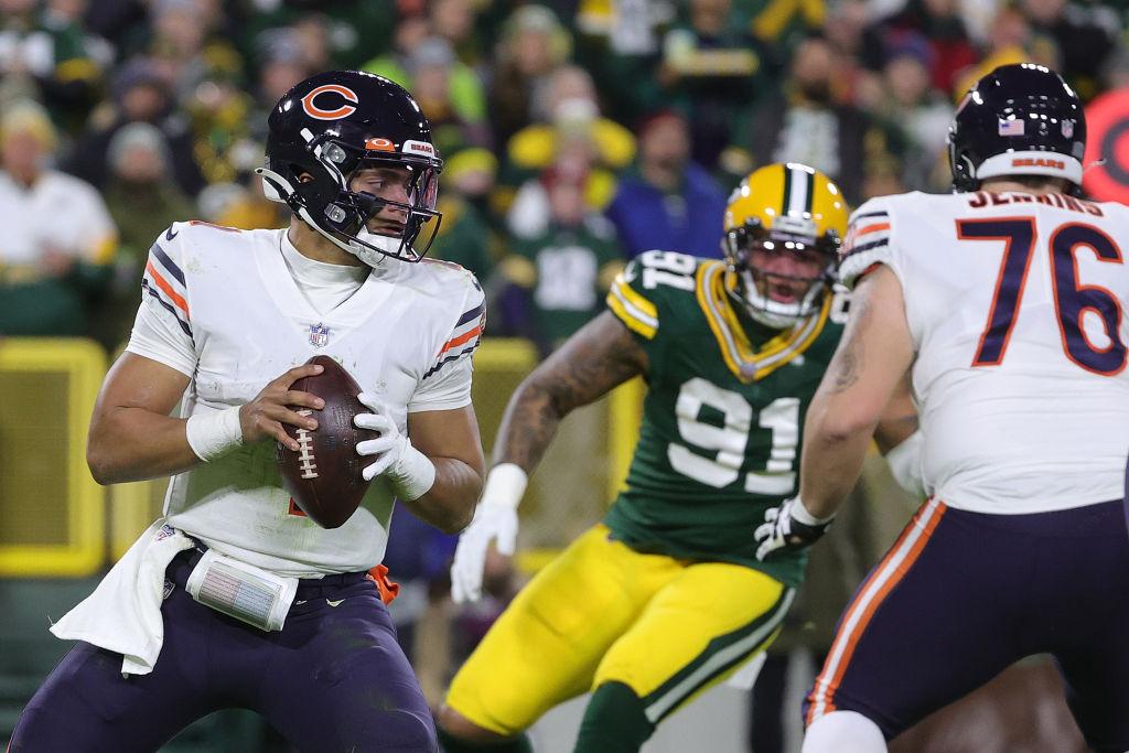 Football players face off in a Green Bay vs. Chicago Bears game.