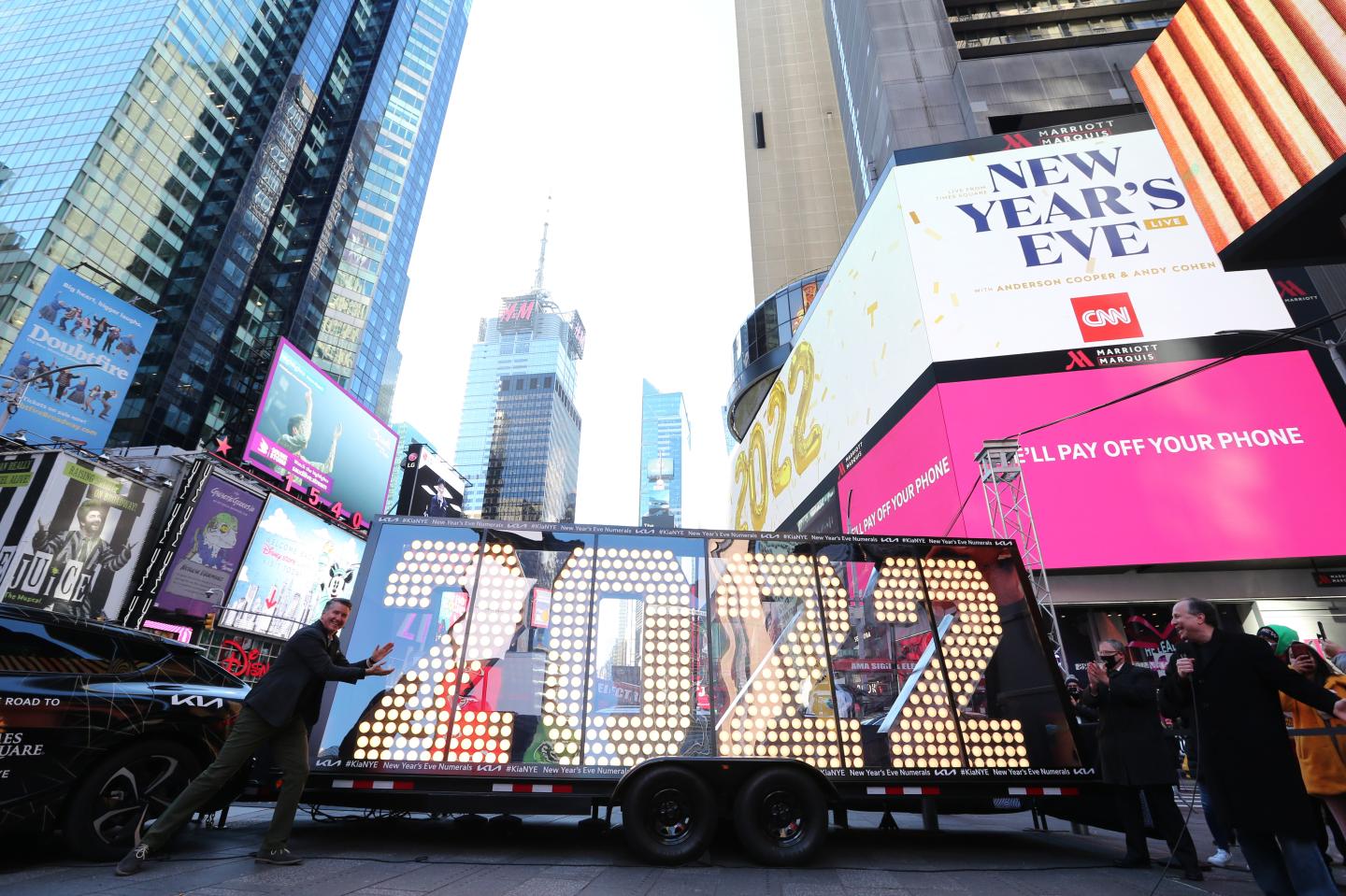 How to watch the Times Square ball drop for free—and without cable: New Year’s Eve 2021