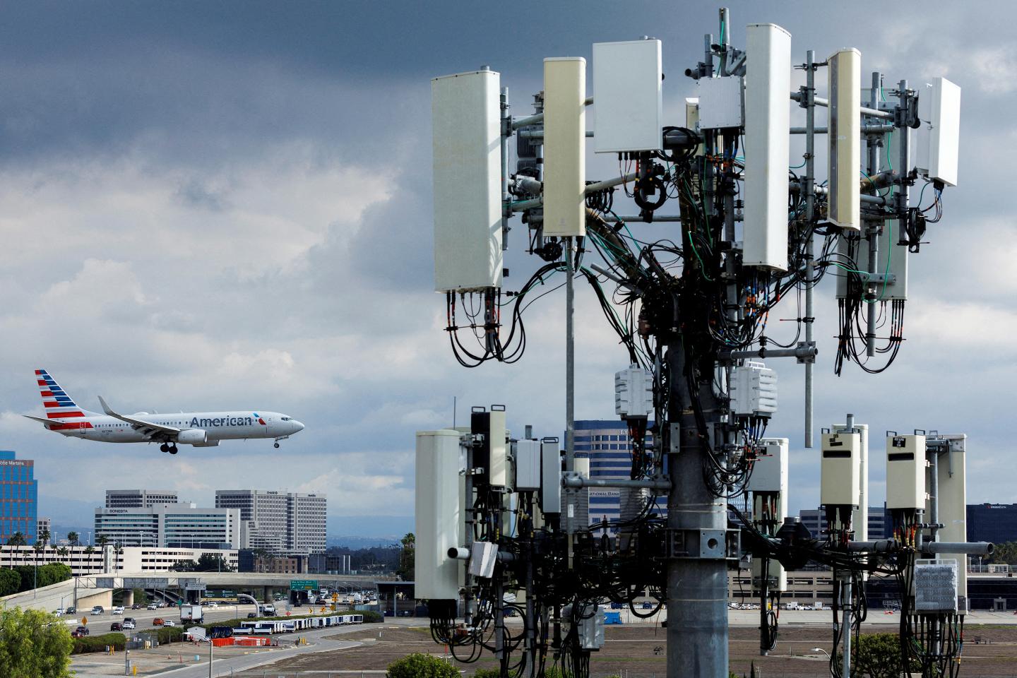 Airlines are cancelling and modifying flights to U.S. over 5G rollout fears
