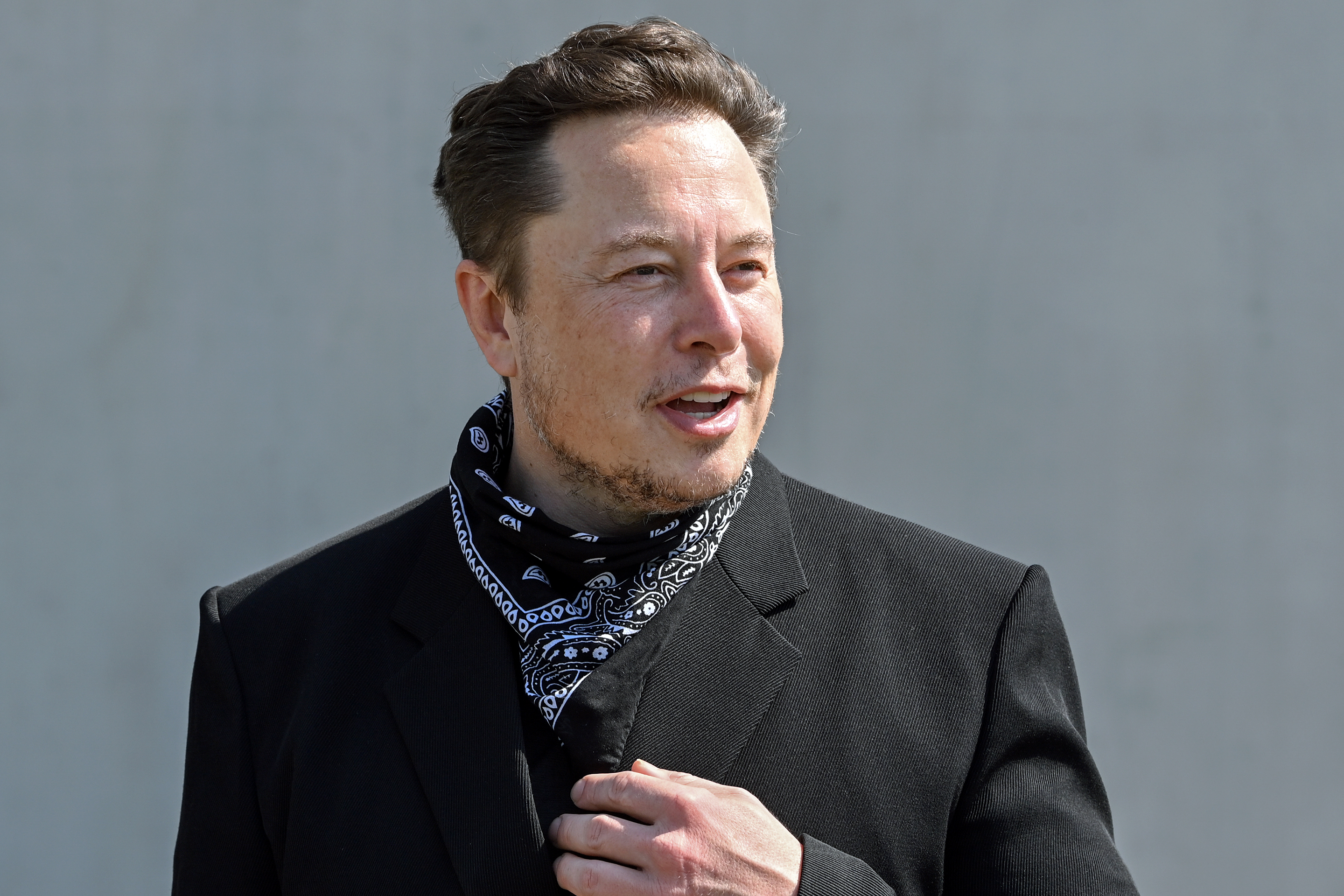 Elon Musk, primarily occupied with Tesla and SpaceX, spent little time at Neuralink’s offices, former employees say.