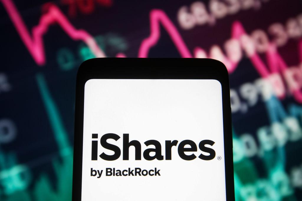 BlackRock plans a blockchain and tech ETF amid crypto meltdown