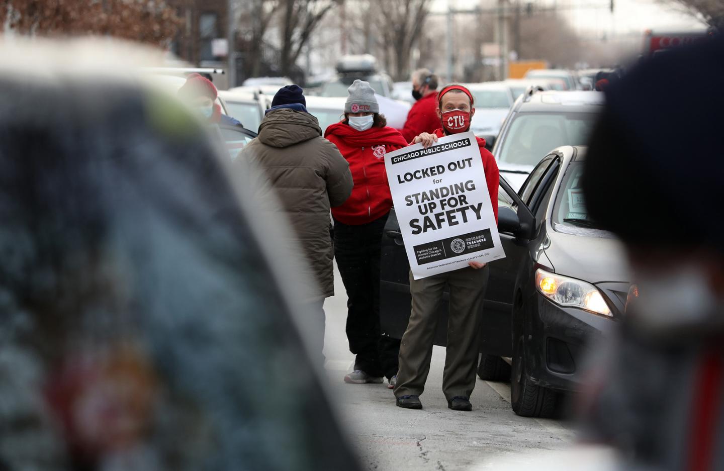 US-NEWS-CORONAVIRUS-CHICAGO-SCHOOLS-TB