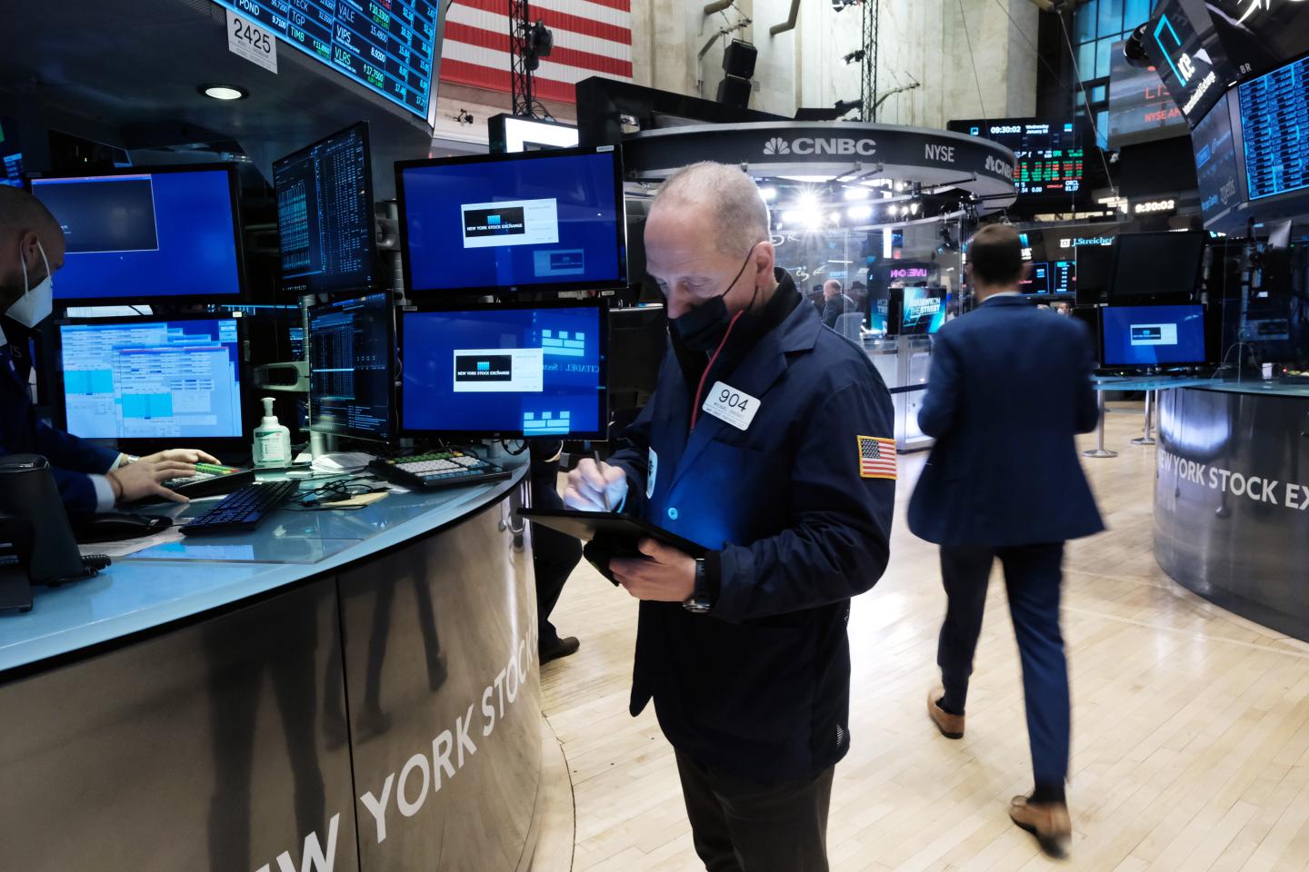 Stocks roar back with best day since June 2020