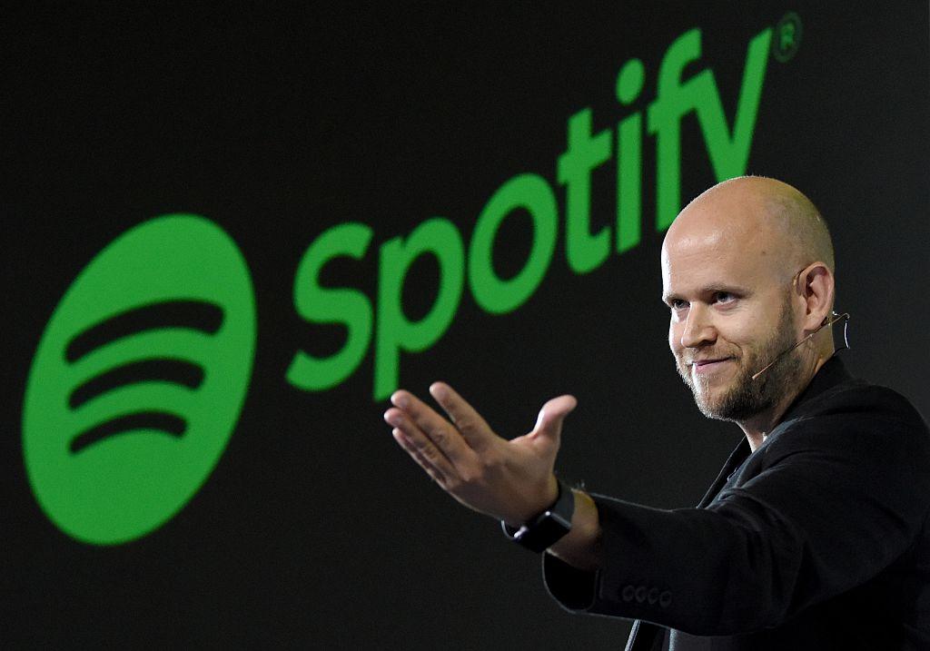 Joe Rogan apologizes and Spotify CEO promises to better regulate COVID misinformation as more musicians boycott the streaming service