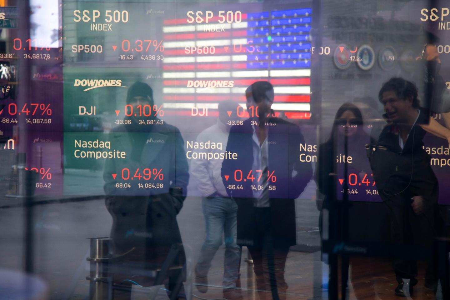 Plunging Dow throws a scare into investors, dropping over 1,000 points before seesawing back into green on Monday
