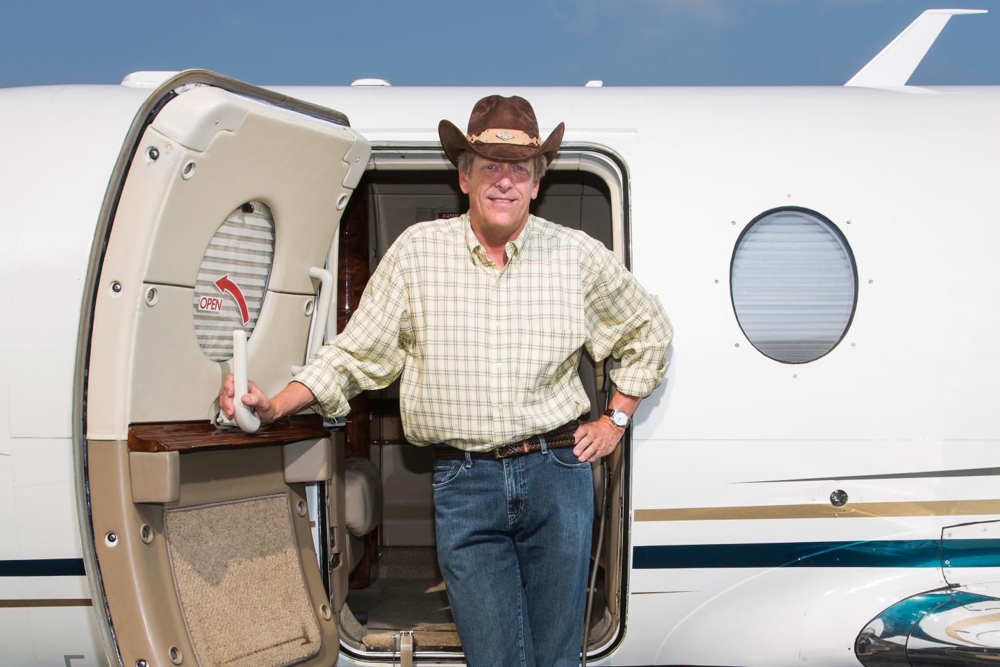 The founder and CEO of Texas Roadhouse caught COVID. 4 months later, he died by suicide. Family and colleagues detail his final days and legacy