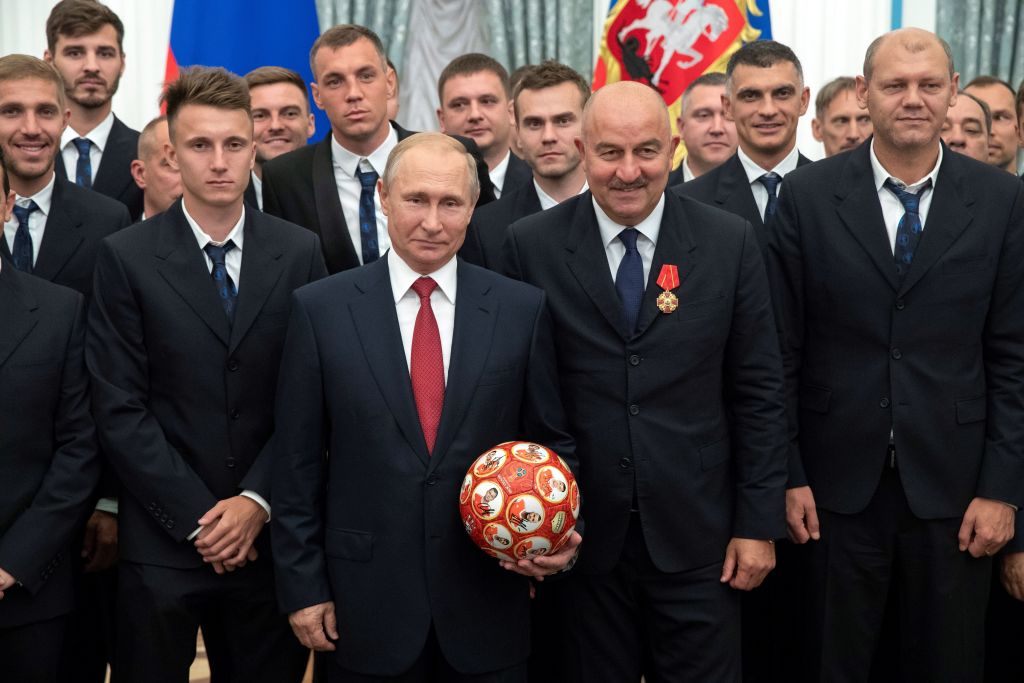 Putin with Russia's football team