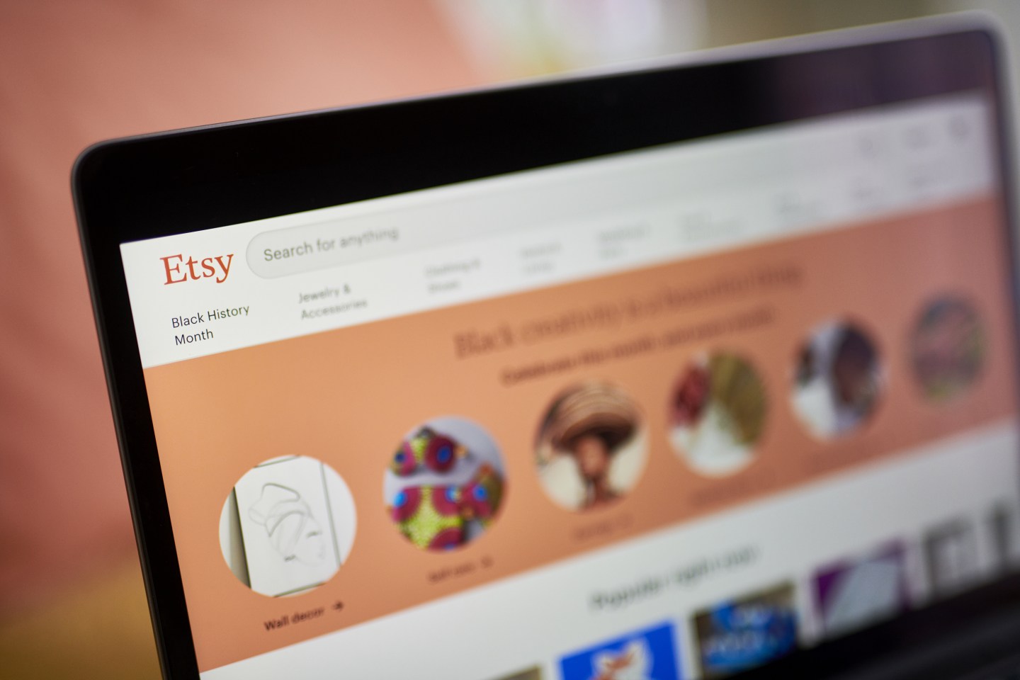 A photo of the Etsy website.